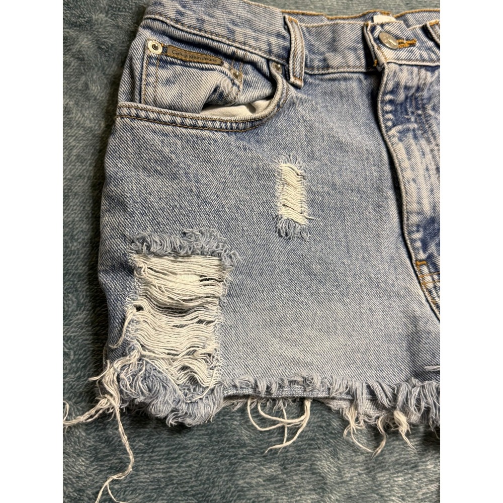 Calvin Klein Jeans Womens Light Wash Distressed Cut-off Denim Shorts Size 6 - Picture 8 of 10